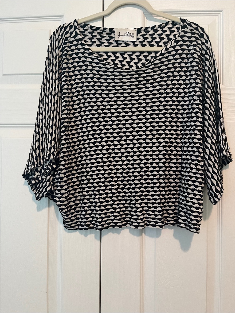 Joseph Ribkoff Black & White Geometric Short-Sleeve Crop Top
